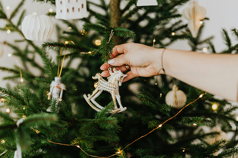 Árbol navideño ecológico de procedencia certificada y luces led, ideal para una Navidad sostenible